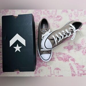 Converse Low Top leather Sneakers in Taupe and White
